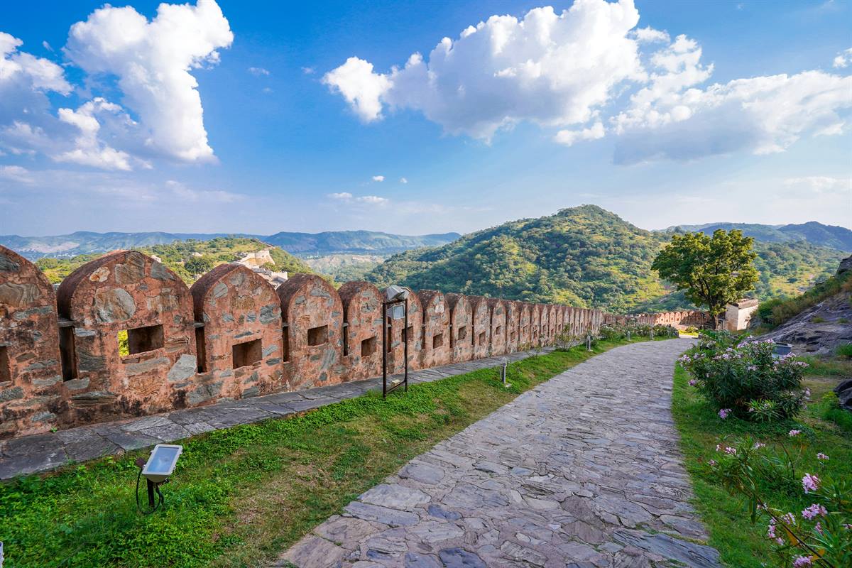 Kumbhalgarh Fort wall stretching across the Aravalli Hills